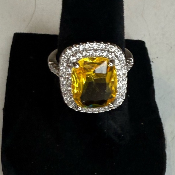 Elegant Yellow and Silver Women's Ring - Picture 6 of 6